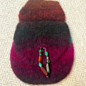 Felted wool belt bag. Multicolor with bead closure. Cute!❣️